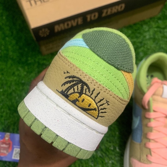 2022 Nike Dunk Low SE “Sun Club” - Picture 11 of 17